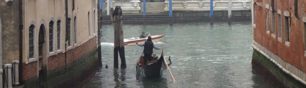 gondolier-on-venice-canal