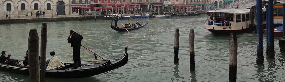 gondolas-on-venice-canal