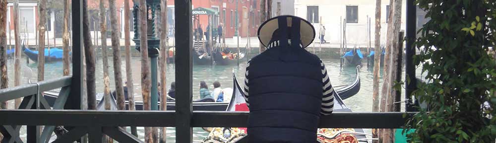 gondolier-venice-by-canal